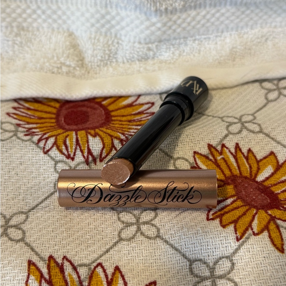✨Brand New Kat Von D Dazzle Stick in Hail Surge✨